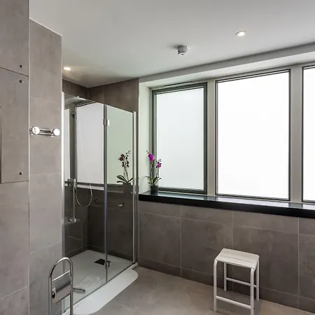 Néméa Paris 4*